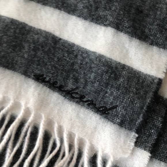 NWT MaxMara Weekend Scarf - Picture 4 of 8